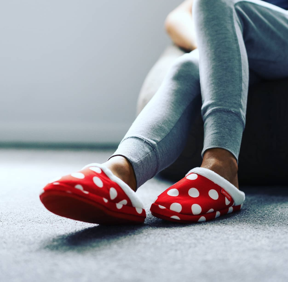 ARCHLINE Orthotic Slippers Slip On Scuffs Pain Relief Moccasins - Red Polka Dot - EUR 43 (Womens US 12)