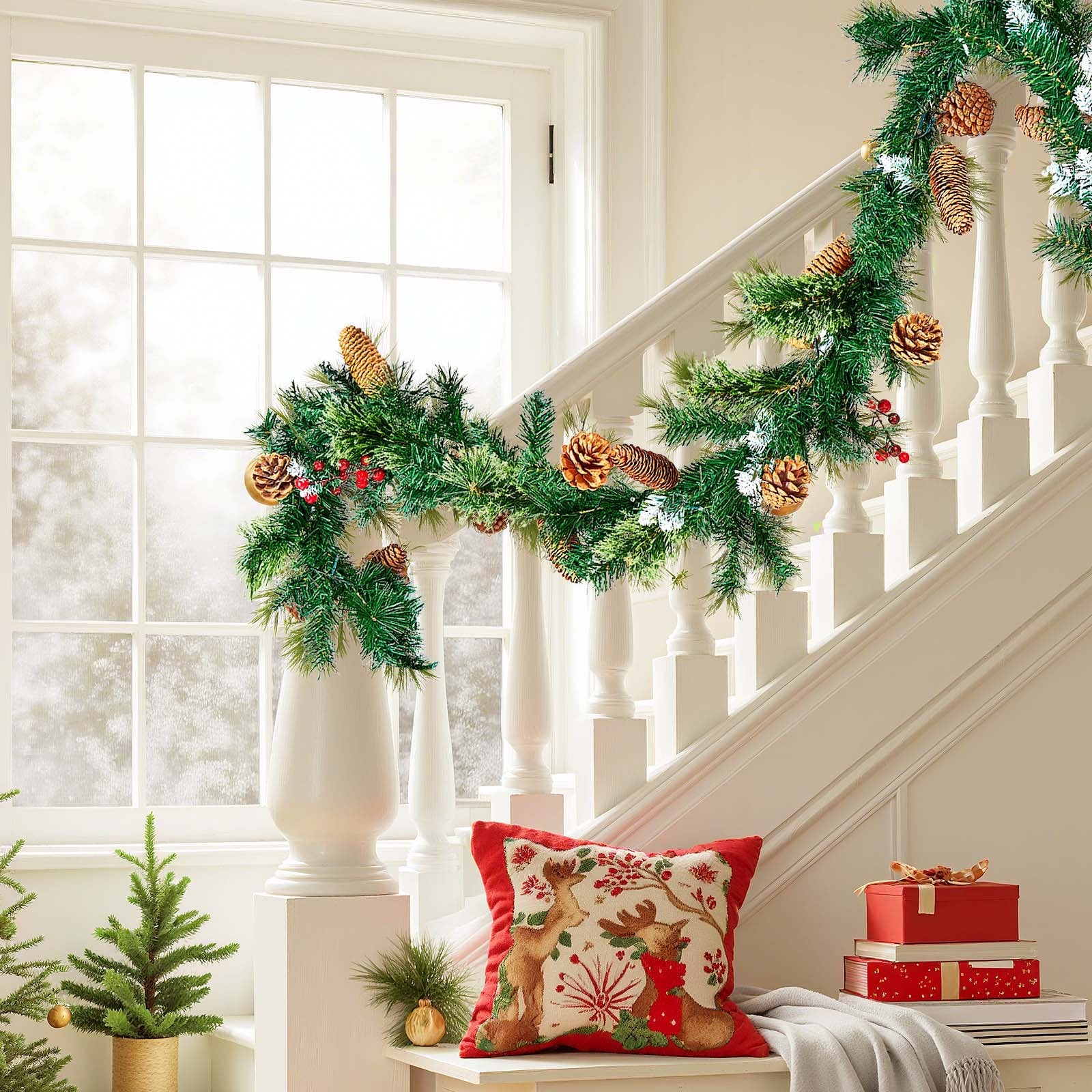 VEVOR Christmas Garland, 2750mm Artificial Christmas Garland with Light String, Faux Greenery Decoration with Berry Clusters, Pine Needles, Pine Cones, Realistic Xmas Collection for Mantel Fireplace